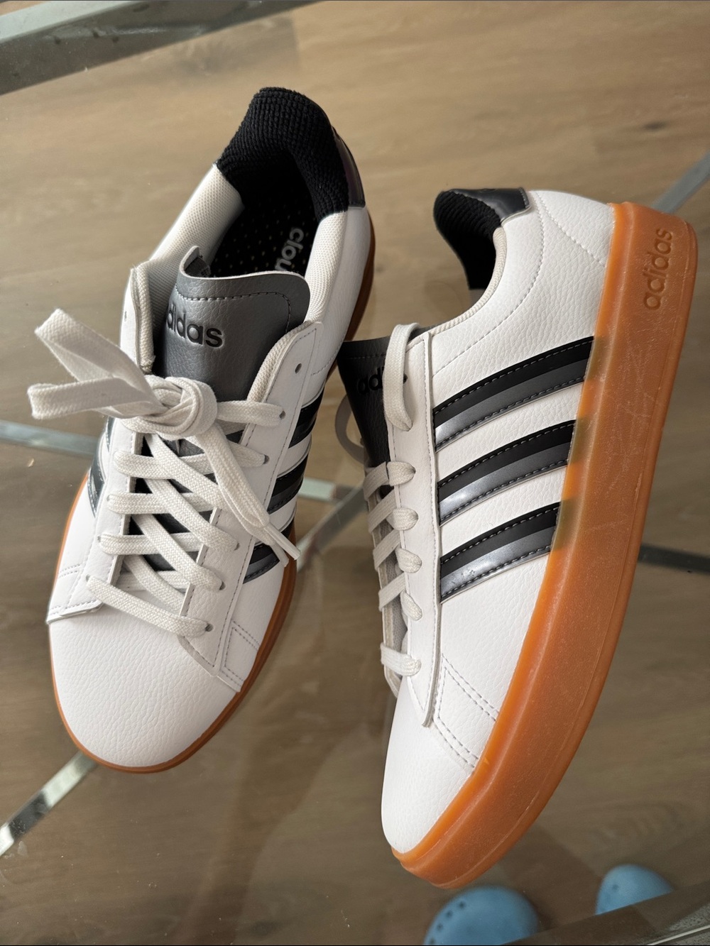 NEW Adidas Grand Court 2.0 Sneakers with Gum Sole Size 8 - Picture 2 of 10